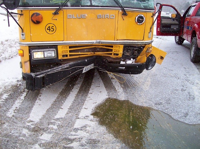 Bus tractor trailer 1055 005_650x487